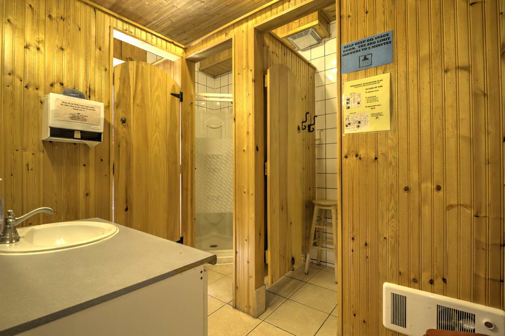 60 Hillsborough - shared bathroom 2